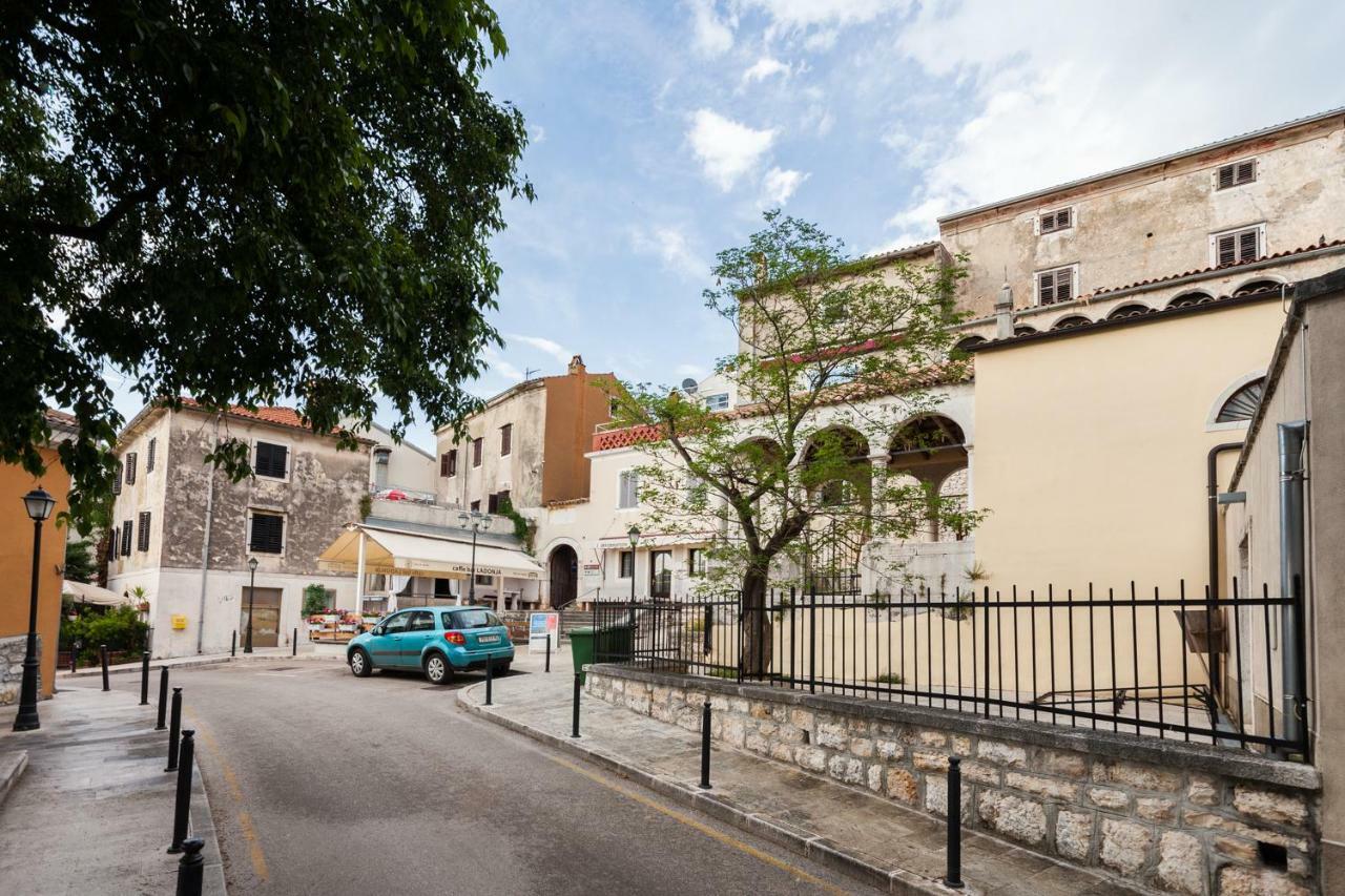 Guesthouse Galeb Vrsar Exteriör bild